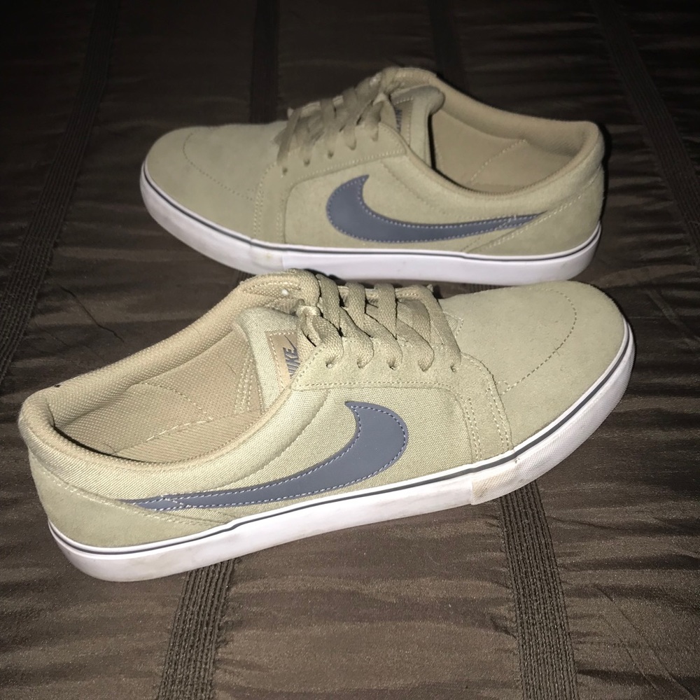 Men’s Nike shoes